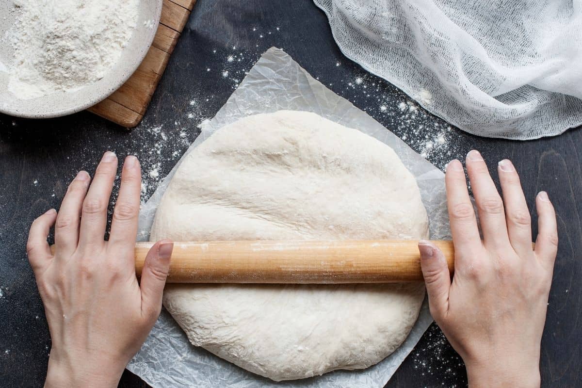 roll-Pizza-dough